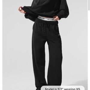 Alo black accolade straight legs sweats, worn a couple of times